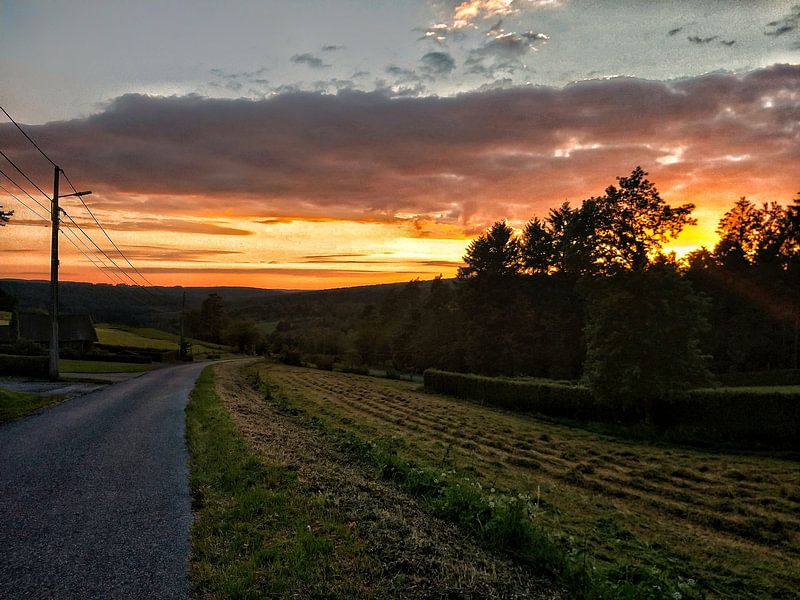 Zonsondergang in de Ardennen van Lucas van Gemert