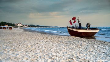 A view of Binz beach towards the pier by Andreas Völkel