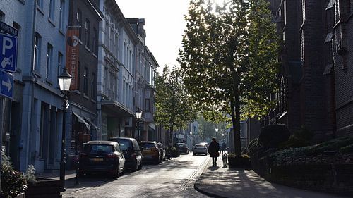 Herfstzon in de Kerkstraat by Tom Meijer