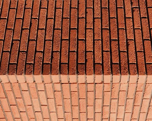 Backsteinmauer Amsterdam, Vertikal, Nordholland, Niederlande von Aaya Photographs, Aaya Mohamed.