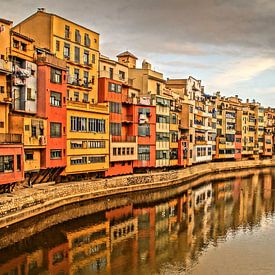 HDR opname van de rivier in Girona, met zijn kleurrijke huizen sur Pauline Aalfs