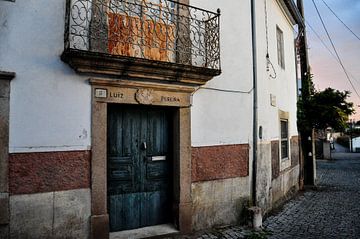 Deur in portugese dorpje