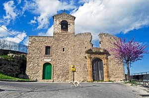 Mittelalterliche Kirchen-Ruine in Aidone auf Sizilien