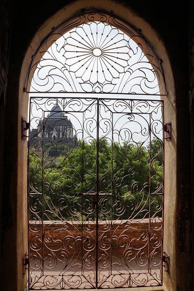 Bagan, Myanmar (Burma) by Ilse van N