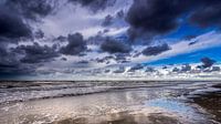 Wolken boven de Noordzee van Jacco van der Zwan thumbnail