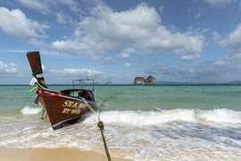 Island tranquillity and wave poetry by Walter G. Allgöwer