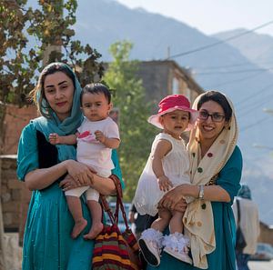 Iran: Iraanse vrouwen (Uraman Takht)