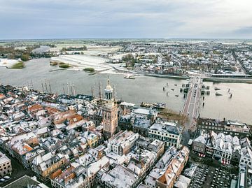 Kampen van bovenaf gezien tijdens een koude ochtend