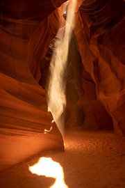 Canyon de l'antilope supérieure avec faisceau lumineux