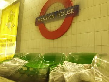 Mansion House - London Tube Station van Ruth Klapproth