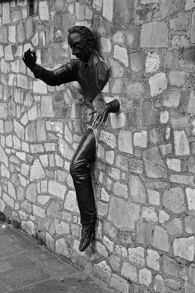 Le passe-muraille by Astrid Strategier