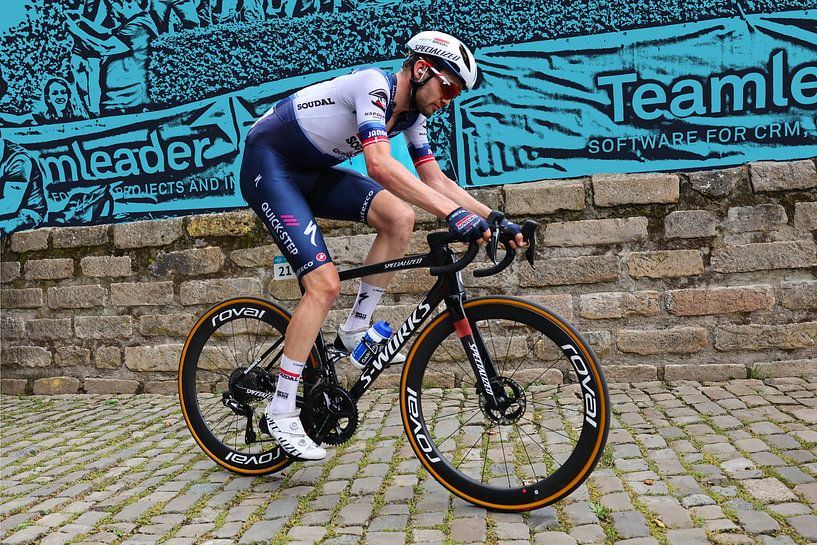 Kasper Asgreen an der Wand von FreddyFinn