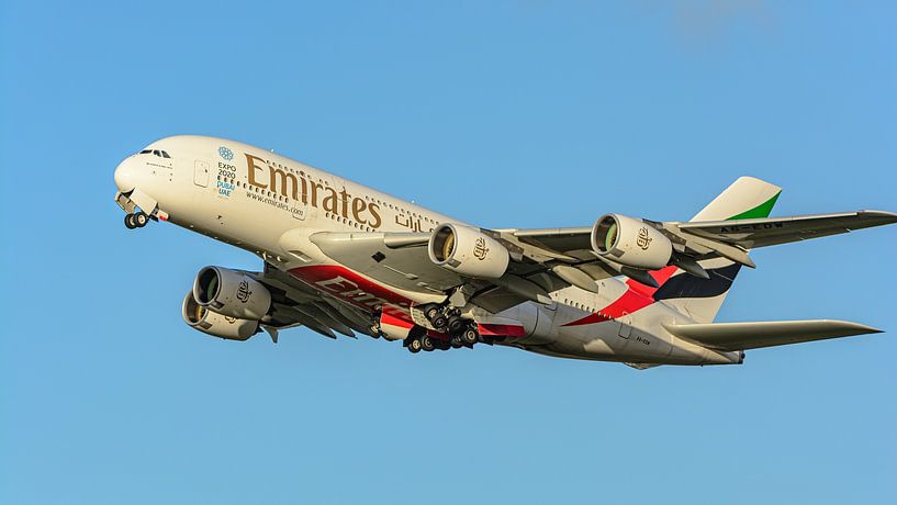 Start des Emirates Airbus A380. von Jaap van den Berg