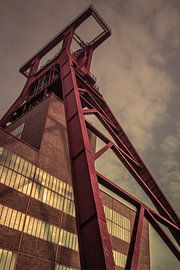 Zollverein lift tower by Roland Kemp