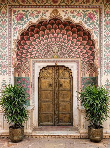 Porte de palais décorative ornée de motifs floraux