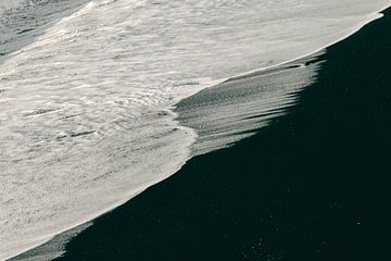 Schwarzer Strand auf Island von Sophia Eerden