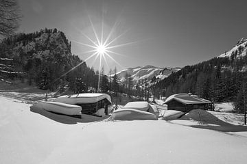 Cabanes dans un cadre idyllique en hiver sur Christa Kramer