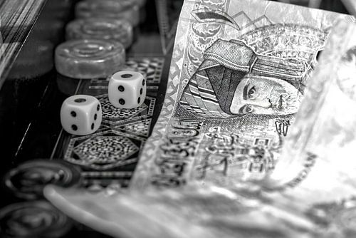 Backgammon et billets de banque arabes