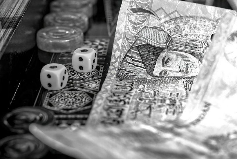 Backgammon and Arabic banknotes by Frank Heinz