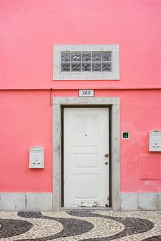 Façade rose à Cascais, Portugal