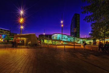 Arnheim Hauptbahnhof während der blauen Stunde