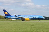 Icelandair Boeing 757 met 80 years of Aviation livery. van Jaap van den Berg thumbnail