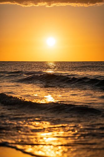 Zonsopgang op het strand aan de kust van Sardinië