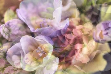 Een bos van pastelkleurige bloemen van Art by Janine