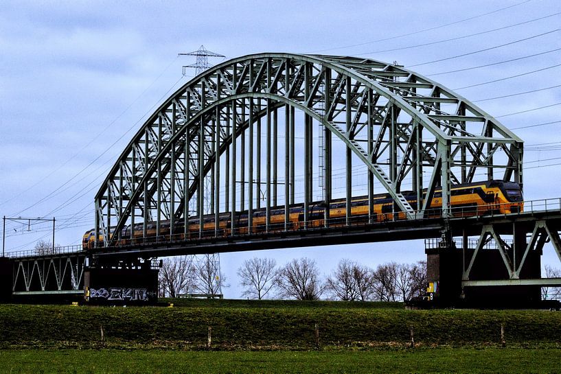 Bridge by Laura van Grinsven