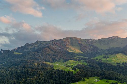 Beau voyage d'exploration à travers le pays alpin de l'Autriche