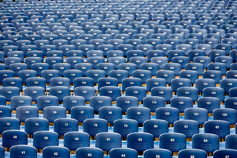 Chaises numérotées au Burgtheater de Rötteln par resuimages