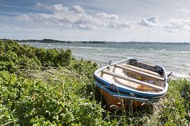 Boot in den Dünen auf Aerö by Matthias Nolde