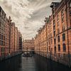 Les entrepôts en briques rouges de la Speicherstadt à Hambourg sur Jonas Röjestål