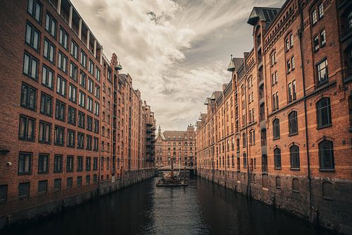 Die Speicherstadt aus rotem Backstein in Hamburg