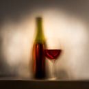 Fles en glas wijn van Herman Coumans thumbnail