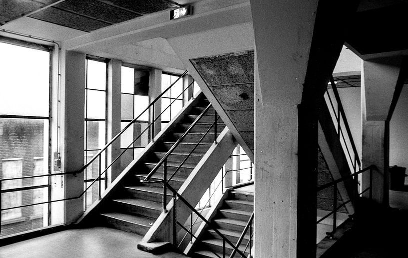Staircase in a factory hall photographed in black and white analogue by Zaankanteropavontuur