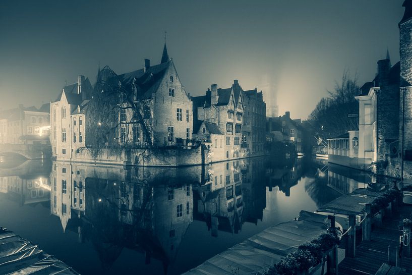 Le Rozenhoedkaai de nuit : le lieu le plus célèbre de Bruges (Monochrome) par Daan Duvillier | Dsquared Photography