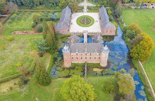 Arial foto van kasteel Slangenburg bij Doetinchem