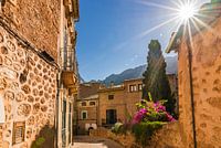Schöne Aussicht auf das Bergdorf Fornalutx auf Mallorca