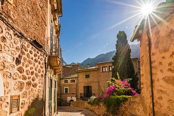Schöne Aussicht auf das Bergdorf Fornalutx auf Mallorca