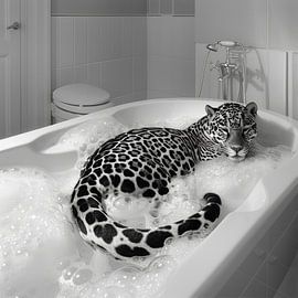 Eleganter Jaguar in der Badewanne - Ein atemberaubendes Badezimmerkunstwerk für Ihr WC von Poster Art Shop