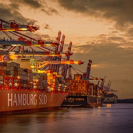 Zwischen Stahl und Sonnenfeuer – Hafenpoesie von Sabine Wagner