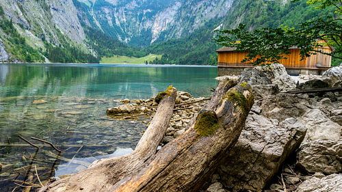 Magnifique rive d'un lac de montagne dans les Alpes de Berchtesgaden, en Bavière, en Allemagne – Concept touristique et de voyage axé sur les paysages