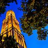 De Domtoren in de avond. Domstraat, Utrecht. van George Ino