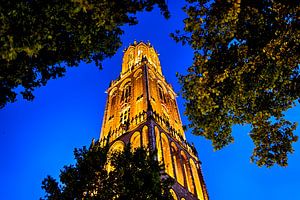 De Domtoren in de avond. Domstraat, Utrecht. van George Ino