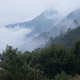 Wolken in den Bergen Südafrikas von Kim de Groot