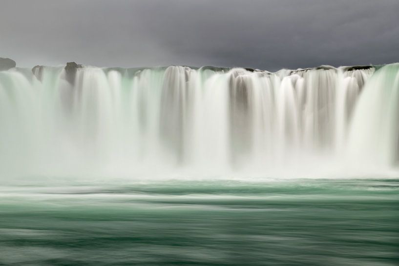 Der Godafoss, Wasserfall der Götter im Norden Islands. von Gerry van Roosmalen
