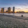 Rotterdamer Skyline, Sonnenaufgang mit Blick auf den Kopf des Südens von Erik van 't Hof