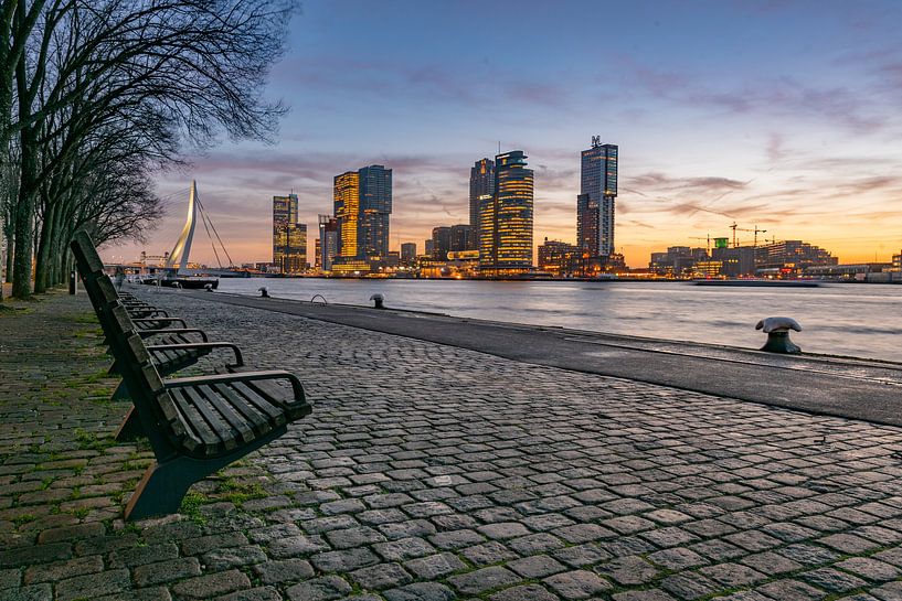 Rotterdam Skyline, zonsopkomst met uitzicht op kop van zuid van Erik van 't Hof