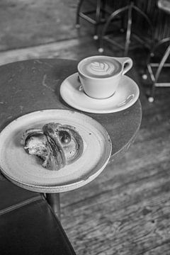 Zwart wit foto van koffie van Bianca Kramer